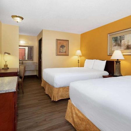Travelodge By Wyndham Albuquerque East Экстерьер фото