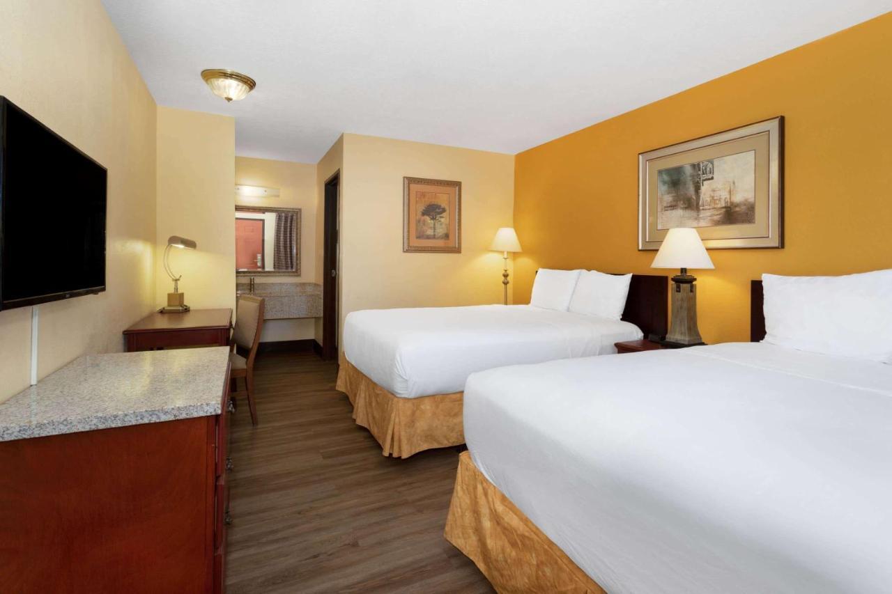 Travelodge By Wyndham Albuquerque East Экстерьер фото