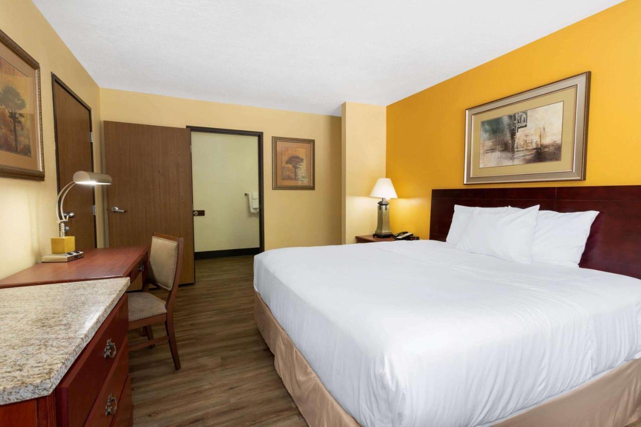 Travelodge By Wyndham Albuquerque East Экстерьер фото