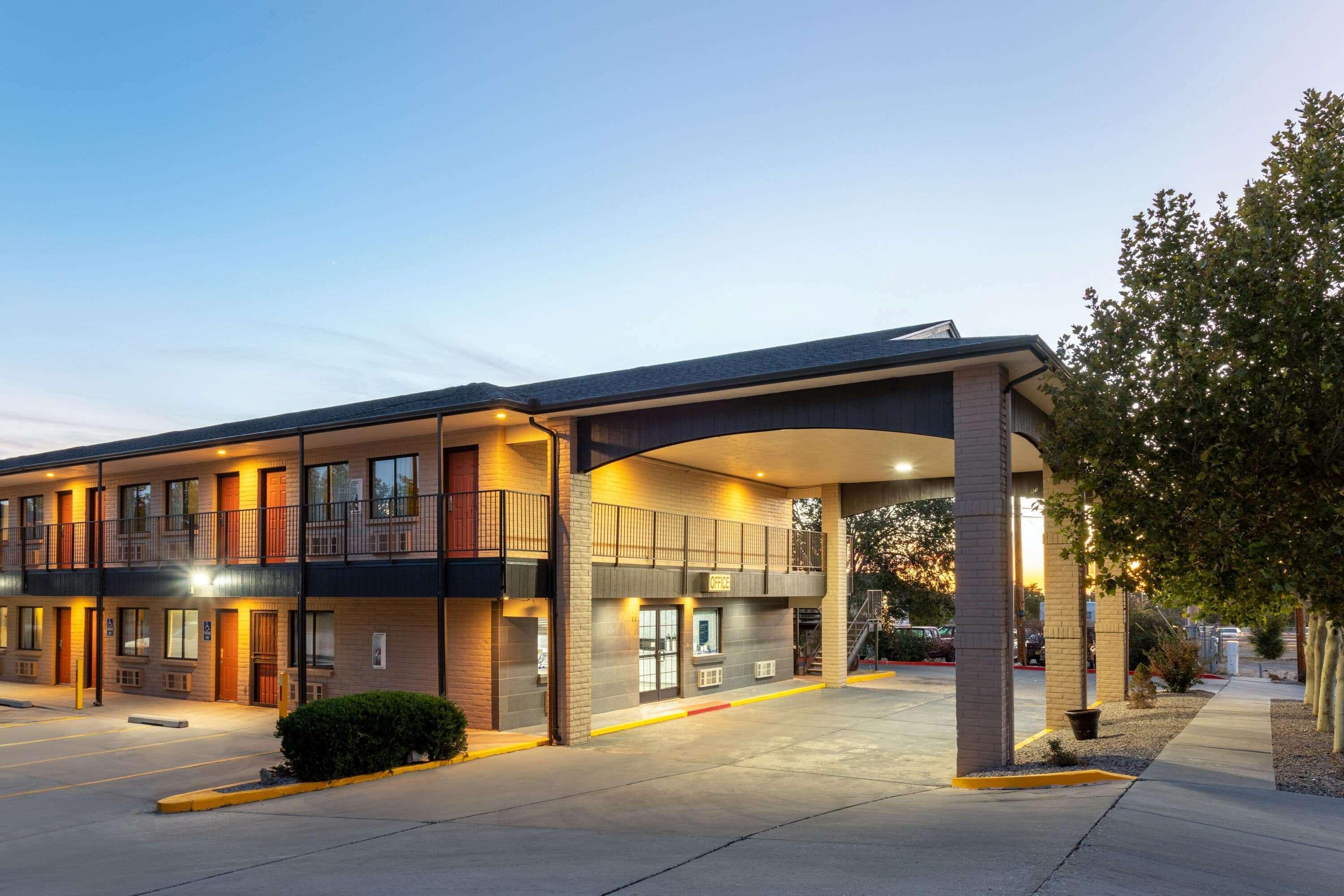 Travelodge By Wyndham Albuquerque East Экстерьер фото