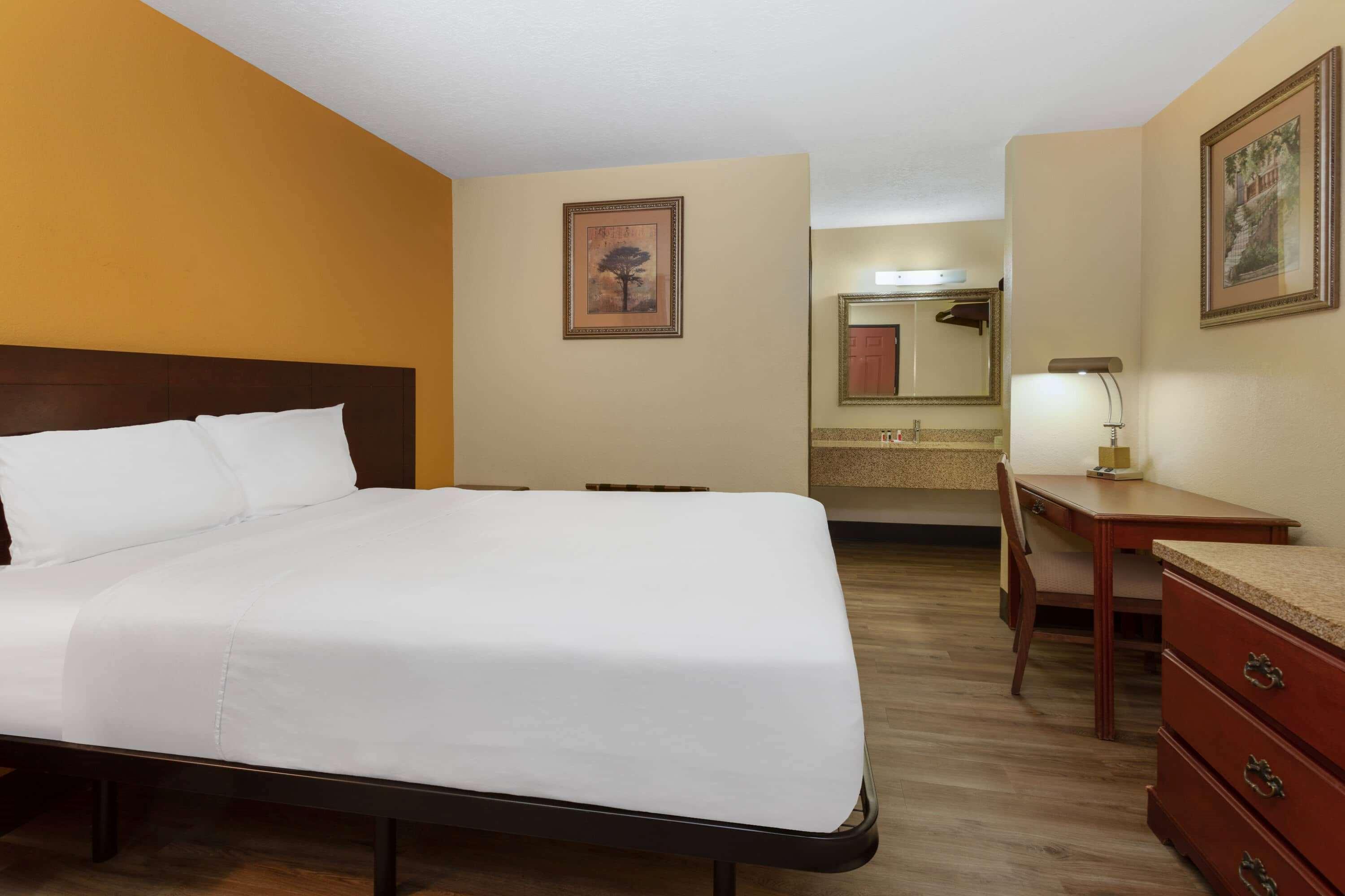 Travelodge By Wyndham Albuquerque East Экстерьер фото