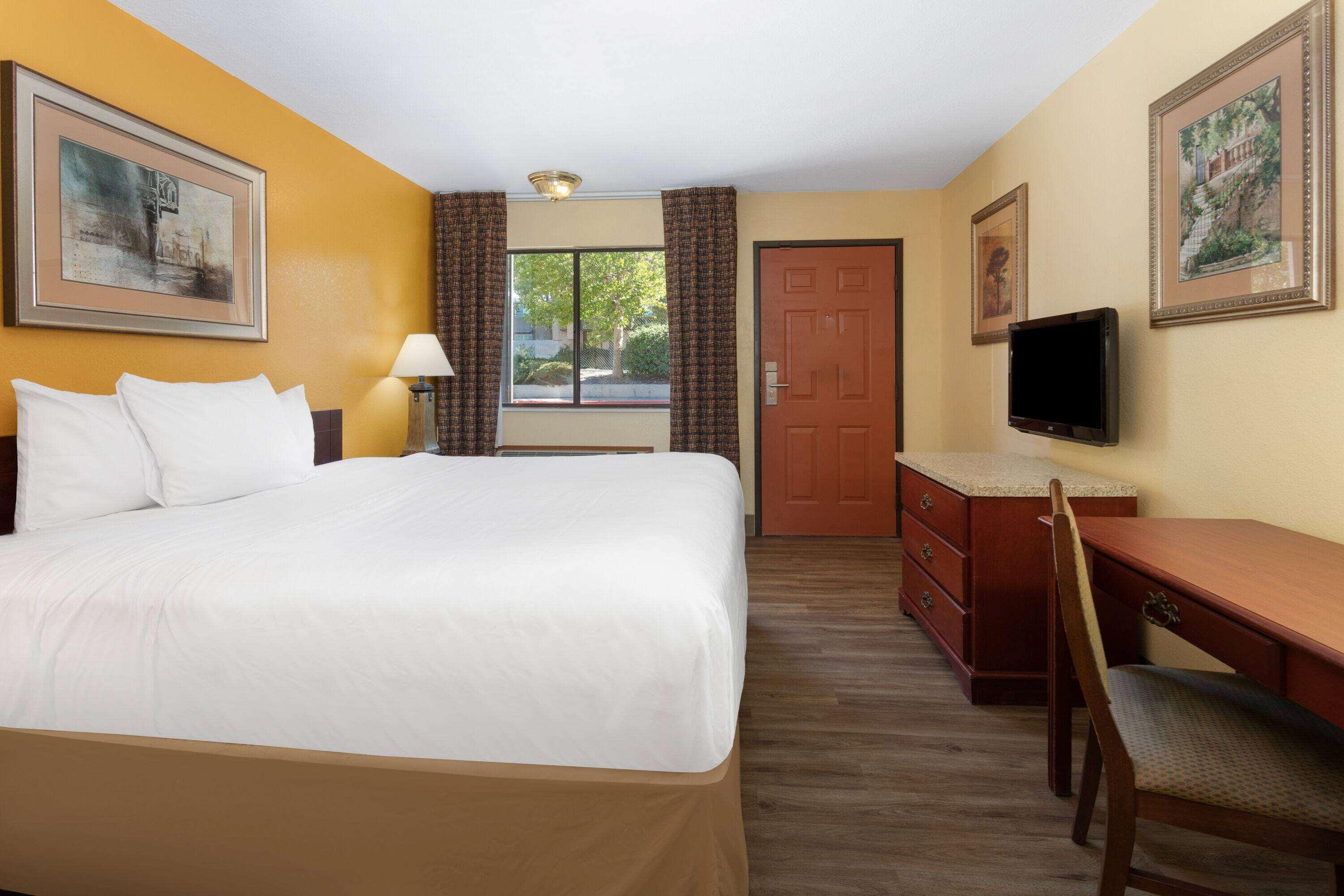 Travelodge By Wyndham Albuquerque East Экстерьер фото