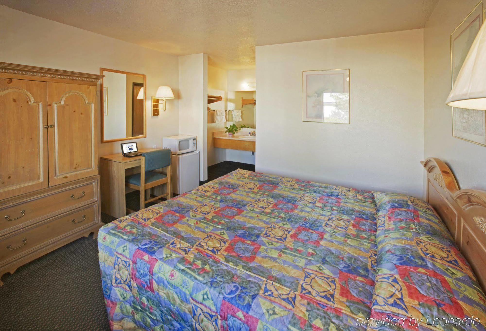 Travelodge By Wyndham Albuquerque East Экстерьер фото